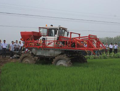 山东易田公司在滨淮举行自走式高地隙植保施肥机推介会